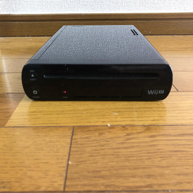 任天堂(ニンテンドウ)のwii u本体のみ　黒 エンタメ/ホビーのゲームソフト/ゲーム機本体(家庭用ゲーム機本体)の商品写真