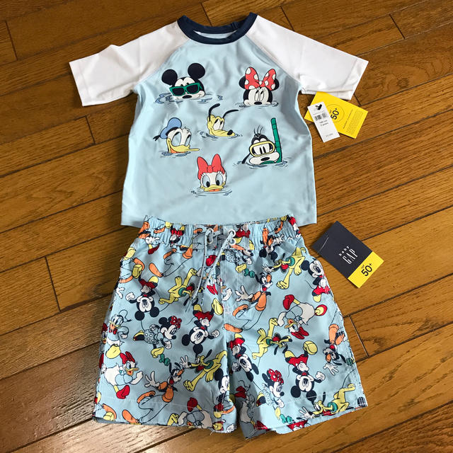 babyGAP(ベビーギャップ)の【限定値下げ】babyGap ❤︎ ラッシュガードとスイムウエア  キッズ/ベビー/マタニティのキッズ服男の子用(90cm~)(水着)の商品写真