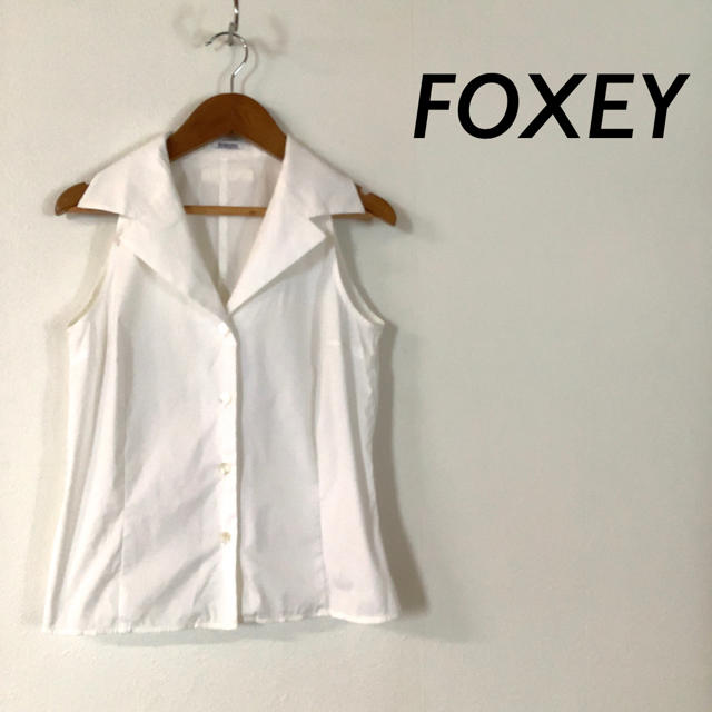 FOXEY(フォクシー)の【美品】FOXEY ノースリーブ オープン カラー ブラウス ホワイト レディースのトップス(シャツ/ブラウス(半袖/袖なし))の商品写真