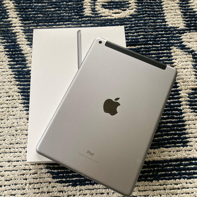 iPad 第6世代 au 32gb WiFi +Cellularタブレット