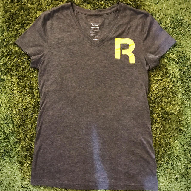 Reebok(リーボック)のReebokのtシャツ♡グレーS レディースのトップス(Tシャツ(半袖/袖なし))の商品写真