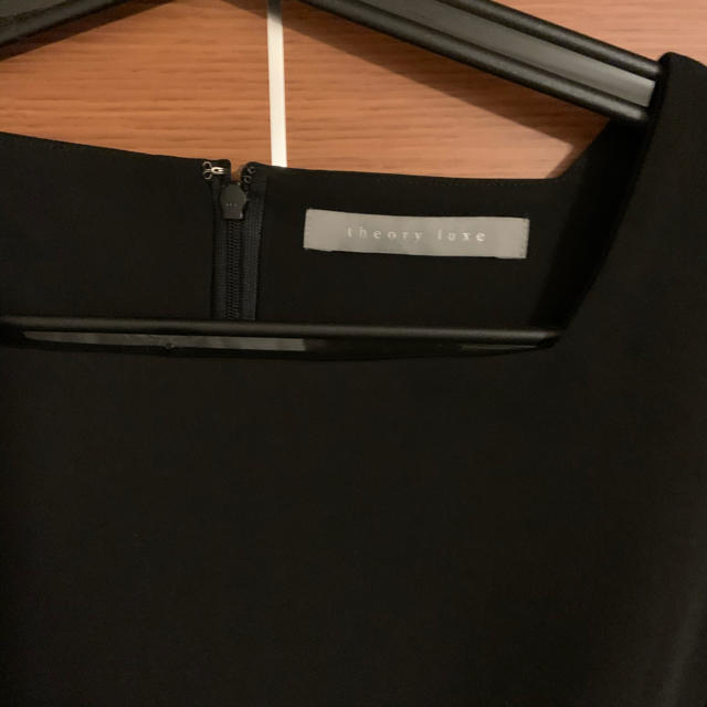 Theory luxe(セオリーリュクス)のtheory luxe スクエアネック　ノースリーブ　トップス　黒 レディースのトップス(シャツ/ブラウス(半袖/袖なし))の商品写真