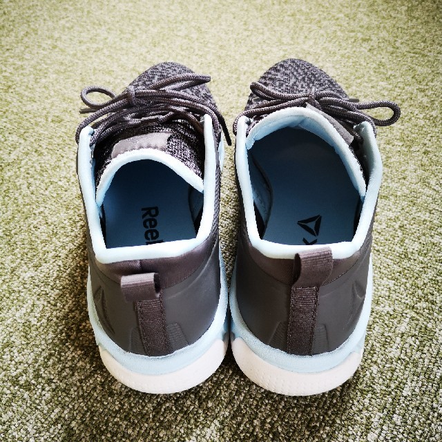 Reebok(リーボック)の[状態良]リーボック　スニーカー　グレー×水色　24.5cm レディースの靴/シューズ(スニーカー)の商品写真