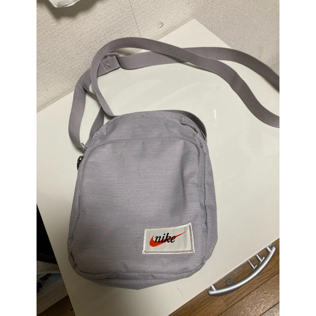 Nike Nike ナイキ ショルダー バッグ ボディバッグ グレー 収納 春服の通販 By がまてん ナイキならラクマ Nike Nike ナイキ ショルダー バッグ ボディバッグ グレー 収納 春服の通販 By がまてん ナイキならラクマ