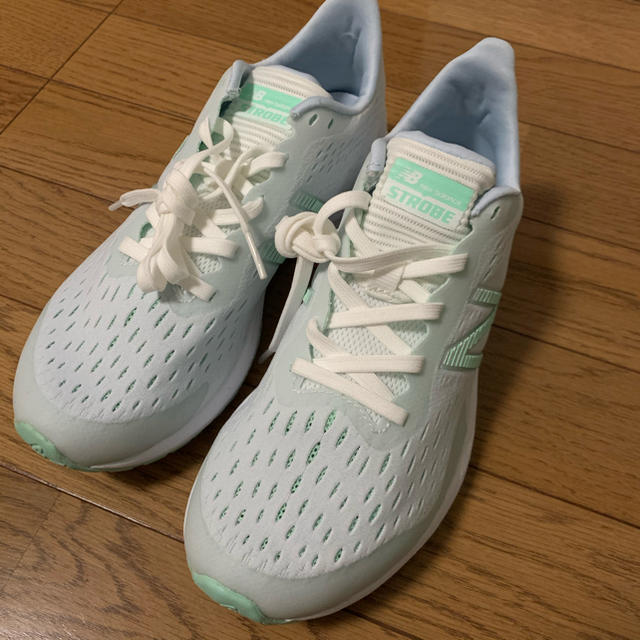 New Balance(ニューバランス)の【値下げしました】New balance  23.5cm【未使用】 スポーツ/アウトドアのランニング(シューズ)の商品写真