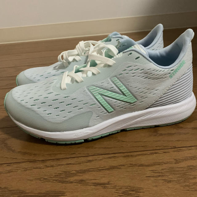 New Balance(ニューバランス)の【値下げしました】New balance  23.5cm【未使用】 スポーツ/アウトドアのランニング(シューズ)の商品写真