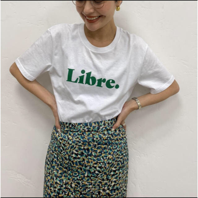 Drawer(ドゥロワー)のLes Petits Basics ル ベーシック　Tシャツ　完売　グリーンロゴ レディースのトップス(Tシャツ(半袖/袖なし))の商品写真