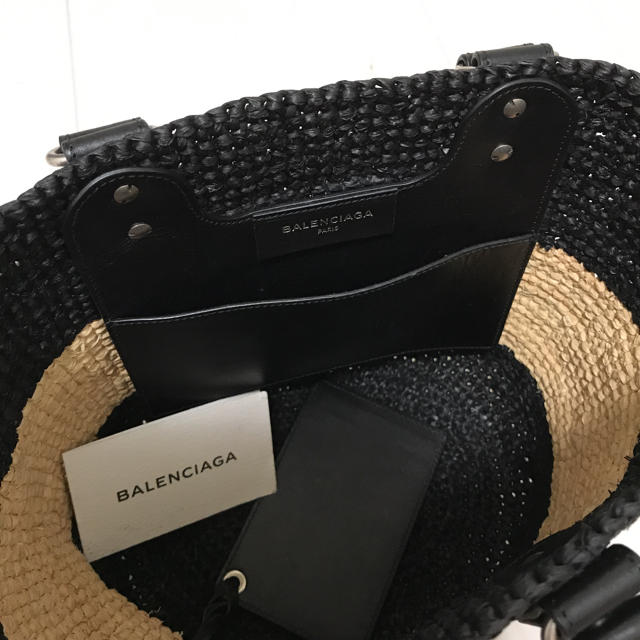 BALENCIAGAラフィアバッグ