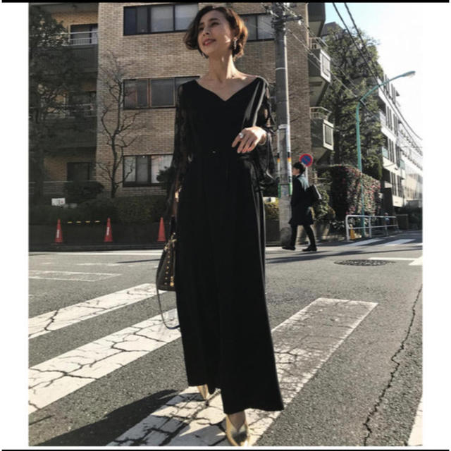 Ameri VINTAGE(アメリヴィンテージ)のAmeri VINTAGE  LACE SLEEVE REFINED DRESS レディースのワンピース(ロングワンピース/マキシワンピース)の商品写真