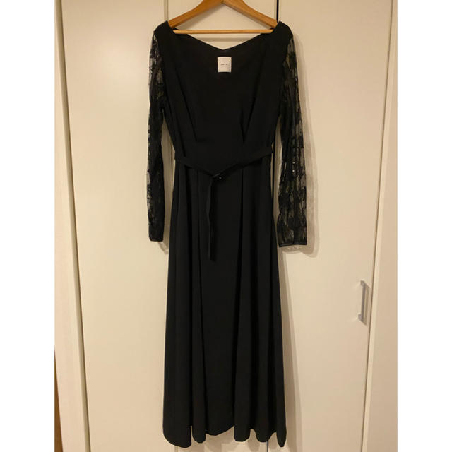 Ameri VINTAGE(アメリヴィンテージ)のAmeri VINTAGE  LACE SLEEVE REFINED DRESS レディースのワンピース(ロングワンピース/マキシワンピース)の商品写真