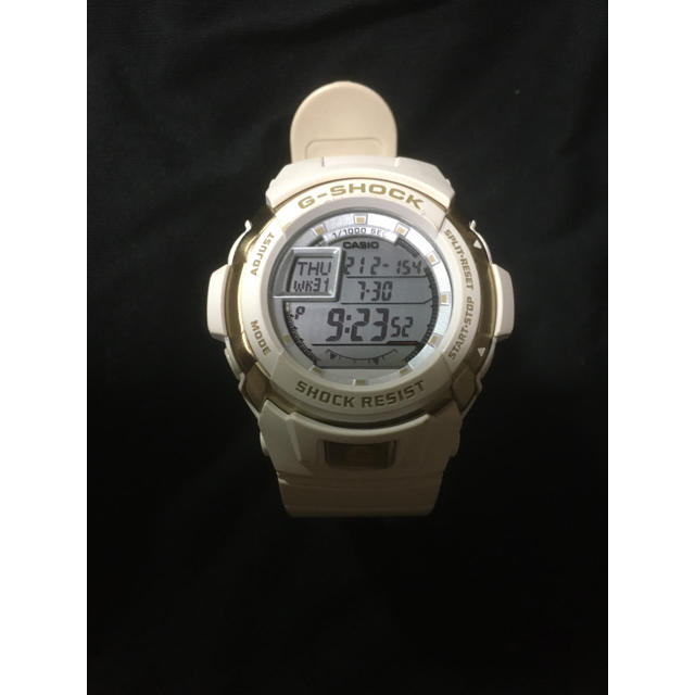 G-SHOCK(ジーショック)のCASIO G-SHOCK 白×金　G-7700V カシオ　Gショックジャンク　 メンズの時計(腕時計(デジタル))の商品写真