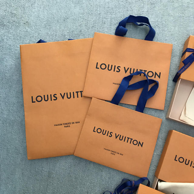 LOUIS VUITTON(ルイヴィトン)のヴィトン　箱　ショップ袋セット レディースのバッグ(ショップ袋)の商品写真