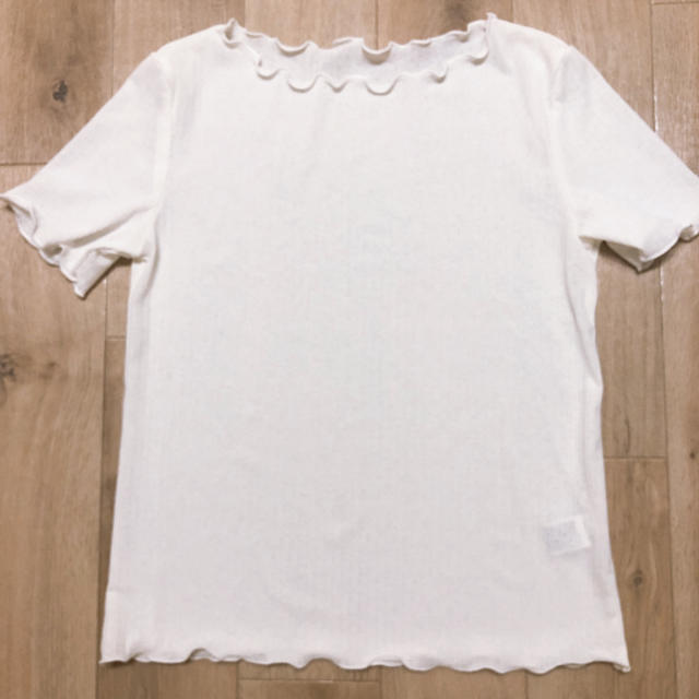 GU(ジーユー)のGU ホワイトフェミニンTシャツ レディースのトップス(Tシャツ(半袖/袖なし))の商品写真