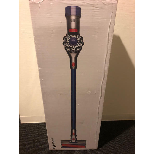 Dyson(ダイソン)の【新品】ダイソンコードレス掃除機　Dyson V7 fluffy オンライン限定 スマホ/家電/カメラの生活家電(掃除機)の商品写真