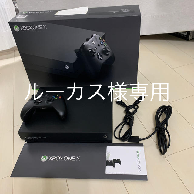 Xbox(エックスボックス)のルーカス様専用　XBOX ONE ゲーム機本体 エンタメ/ホビーのゲームソフト/ゲーム機本体(家庭用ゲーム機本体)の商品写真