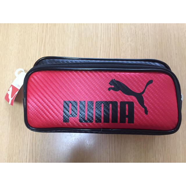 PUMA(プーマ)のPUMA プーマ 筆箱 ペンケース 赤 新品未使用  インテリア/住まい/日用品の文房具(ペンケース/筆箱)の商品写真