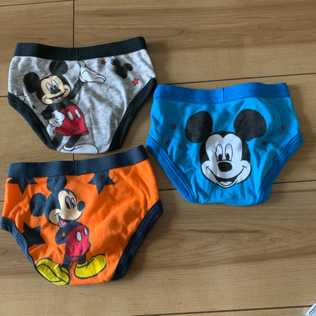 Disney(ディズニー)のミッキー　パンツ　ブリーフ　6枚セット　コストコ　2T 3T キッズ/ベビー/マタニティのキッズ服男の子用(90cm~)(下着)の商品写真