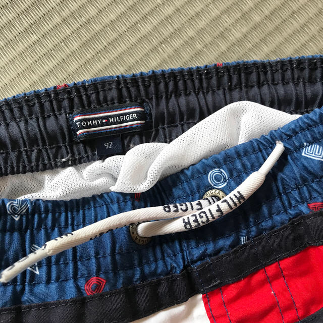 TOMMY HILFIGER(トミーヒルフィガー)のトミーフィルガー キッズ水着 サイズ92 キッズ/ベビー/マタニティのキッズ服男の子用(90cm~)(水着)の商品写真