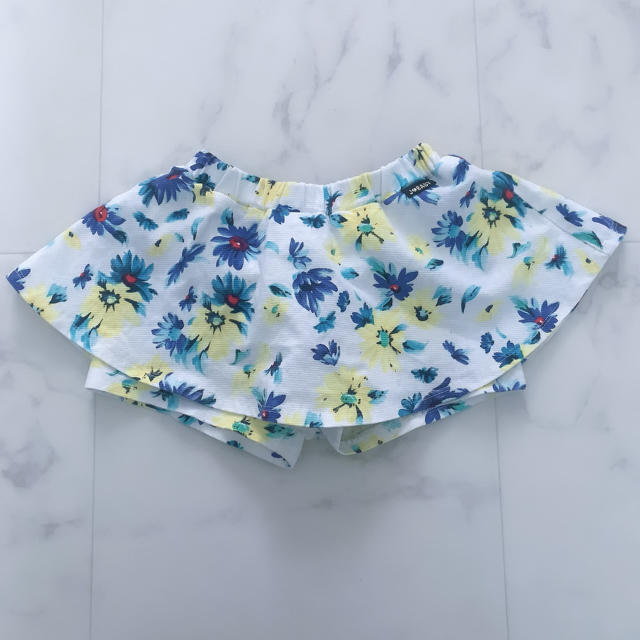 JENNI(ジェニィ)のjenni baby 花柄スカパン　90cm  sister jenni 美品 キッズ/ベビー/マタニティのキッズ服女の子用(90cm~)(スカート)の商品写真