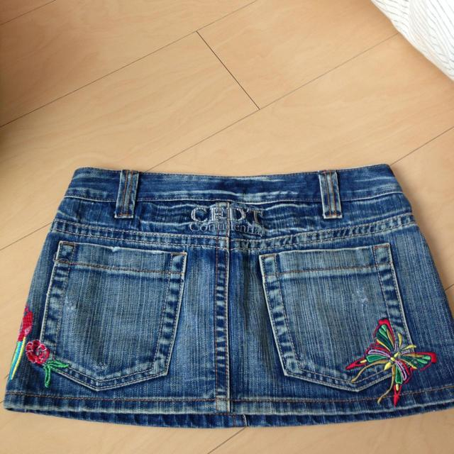 刺繍入りデニムミニスカ♡ レディースのスカート(ミニスカート)の商品写真
