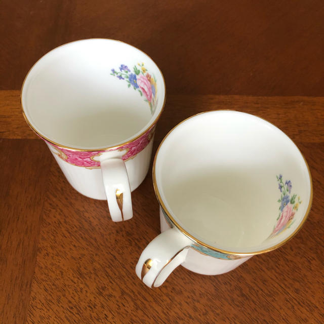 ROYAL ALBERT(ロイヤルアルバート)の【美品】ロイヤルアルバート★カーライル＆アスコット★ペアマグカップ インテリア/住まい/日用品のキッチン/食器(食器)の商品写真