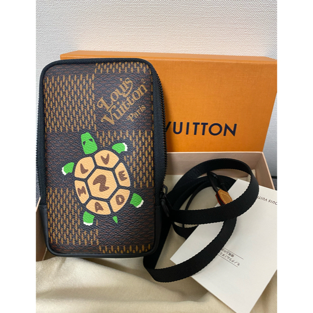 LOUIS VUITTON(ルイヴィトン)のLV NIGO メンズのバッグ(メッセンジャーバッグ)の商品写真