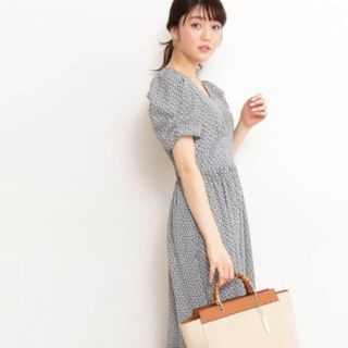 エヌナチュラルビューティーベーシック(N.Natural beauty basic)の美品　ナチュラルビューティーベーシック　パワーショルダーマキシワンピース(ロングワンピース/マキシワンピース)