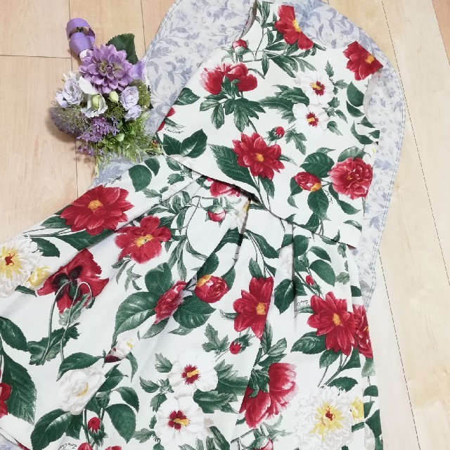 Lois CRAYON(ロイスクレヨン)のロイスクレヨン　セットアップ　花柄ワンピース　スカート　ノースリーブ　トップス レディースのワンピース(ひざ丈ワンピース)の商品写真