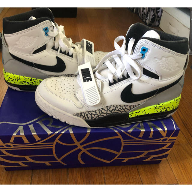 NIKE(ナイキ)のAIR JORDAN LEGACY 312 NRG VOLT メンズの靴/シューズ(スニーカー)の商品写真