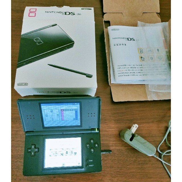 ニンテンドーDS(ニンテンドーDS)のニンテンドー DS-LITE 1台 美品 エンタメ/ホビーのゲームソフト/ゲーム機本体(携帯用ゲーム機本体)の商品写真