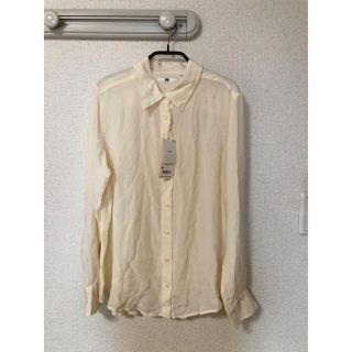 ユニクロ(UNIQLO)のユニクロ　シルク ブラウス(未使用品)です(シャツ/ブラウス(長袖/七分))