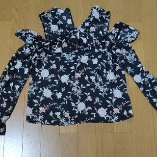 エイチアンドエム(H&M)の花柄 オープンショルダー H＆M(Tシャツ(長袖/七分))