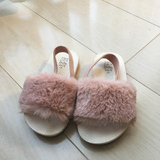 ザラキッズ(ZARA KIDS)のzara Baby ファーサンダル(サンダル)