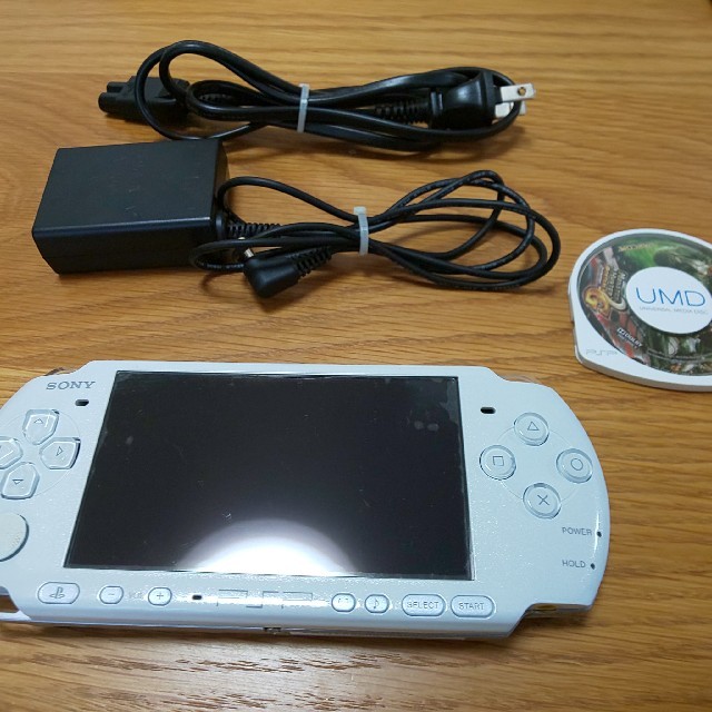 PSP3000本体       ソフト1点付き 2