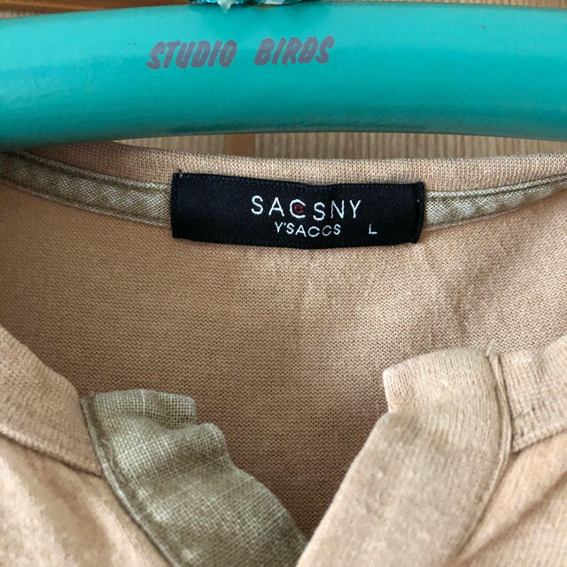 SACSNY Y'SACCS(サクスニーイザック)のTシャツ イザック キャメル色 使用感あり レディースのトップス(Tシャツ(半袖/袖なし))の商品写真