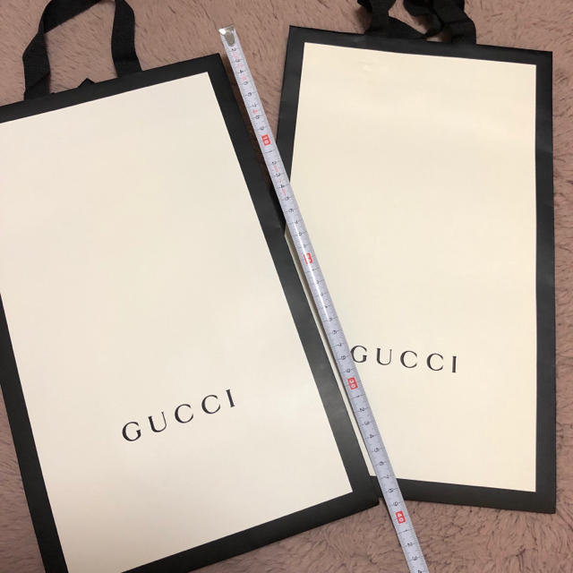 Gucci(グッチ)のグッチ　紙袋（ショップ袋）2枚 レディースのバッグ(ショップ袋)の商品写真