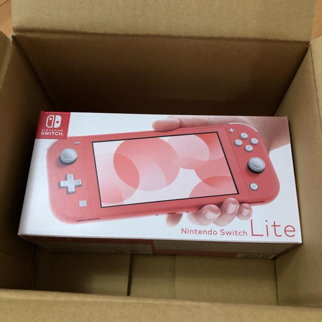 Nintendo Switch lite コーラル