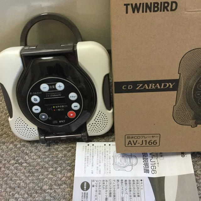 TWINBIRD(ツインバード)のにゃんにゃん様専用:防水CDプレーヤー ZABADY AV-J166(BR) スマホ/家電/カメラのオーディオ機器(ポータブルプレーヤー)の商品写真