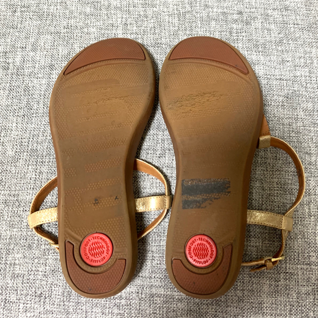 fitflop(フィットフロップ)のFitflop フィットフロップ ティア トゥトング サンダル パールゴールド レディースの靴/シューズ(サンダル)の商品写真