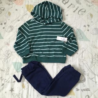 オールドネイビー(Old Navy)の新品タグ付き男の子セット パジャマにも！(Ｔシャツ)