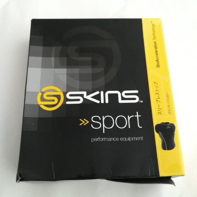 SKINS(スキンズ)のSKINS スポーツ スリーブレストップ Sサイズ スポーツ/アウトドアのランニング(ウェア)の商品写真