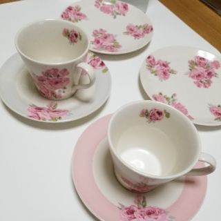 ローラアシュレイ(LAURA ASHLEY)の(新品未使用) ローラアシュレイ　ペアカップセット(グラス/カップ)