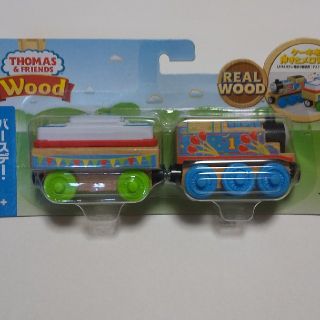 フィッシャープライス(Fisher-Price)のきかんしゃトーマス 木製 バースデー・トーマス(電車のおもちゃ/車)