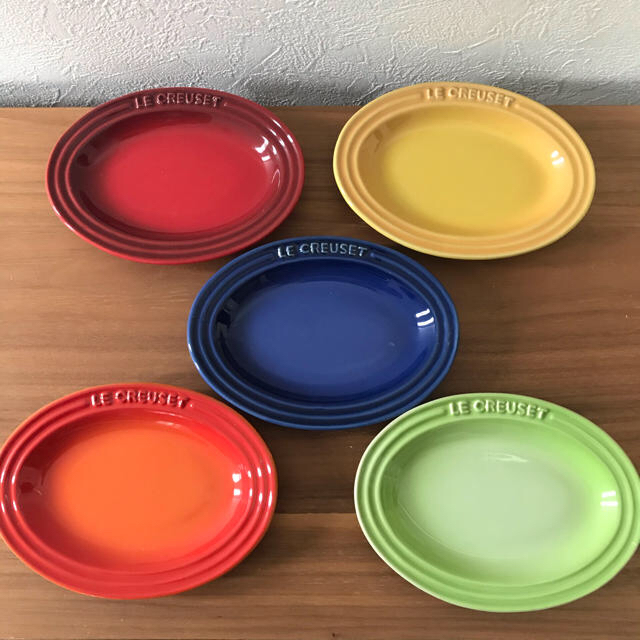 LE CREUSET(ルクルーゼ)のチエゾウ様　ルクルーゼ　ミニオーバルプレート５枚 インテリア/住まい/日用品のキッチン/食器(食器)の商品写真