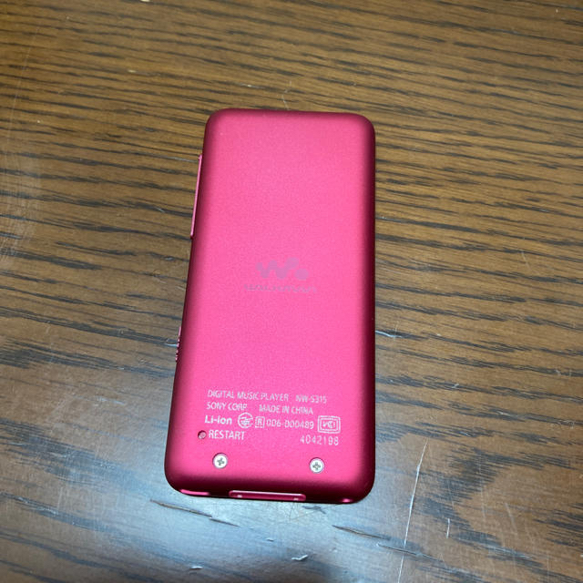 WALKMAN(ウォークマン)のSONY WALKMAN NW-S315 スマホ/家電/カメラのオーディオ機器(ポータブルプレーヤー)の商品写真