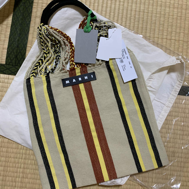 新品　マルニ　マルニフラワーカフェ　ハンモック　バッグ　MARNI エクリュバッグ