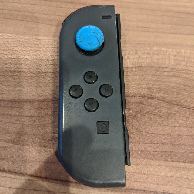Nintendo Switch(ニンテンドースイッチ)のJoy-Con　左　グレー エンタメ/ホビーのゲームソフト/ゲーム機本体(その他)の商品写真