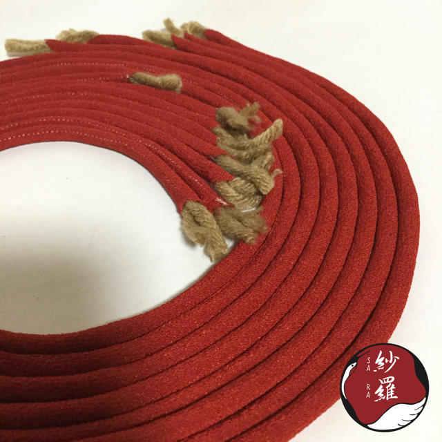 ハンドメイド　紅ひも　人絹　ループ　紐　60cm以上8本 ハンドメイドの素材/材料(各種パーツ)の商品写真