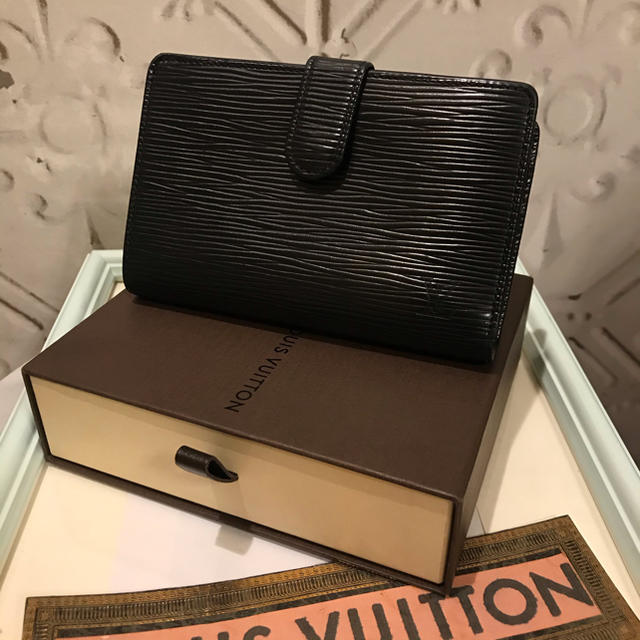 LOUIS VUITTON(ルイヴィトン)のdeemama様専用　美品⭐︎ルイヴィトン　エピ　折財布　ブラック レディースのファッション小物(財布)の商品写真