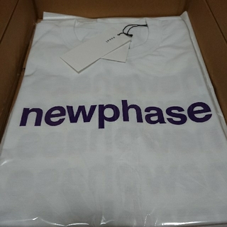 サカイ(sacai)のsacai newphase Tシャツ サイズ4 ホワイト×パープル ロゴ(Tシャツ/カットソー(半袖/袖なし))